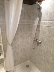 Hazelnut Gite Bathroom