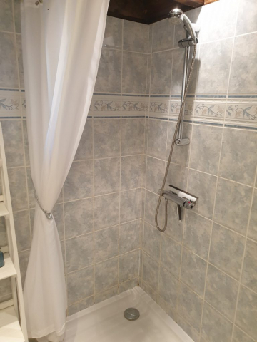 Hazelnut Gite Bathroom